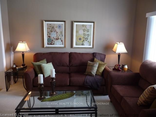 65 Moore St, St. Thomas, N5R 3W4 | Image 2