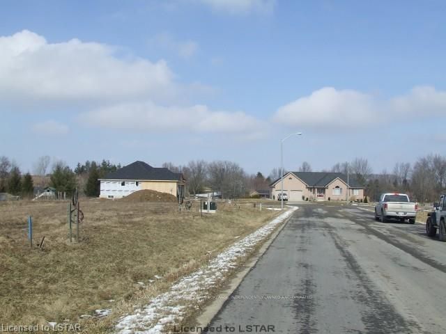 39 East Glen Dr, Lambton Shores, N0M 1B0 | Image 2