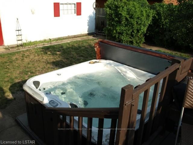 Listing Image 10