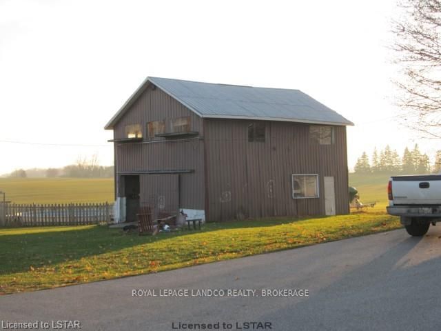 Listing Image 4