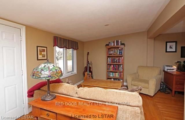 Listing Image 3