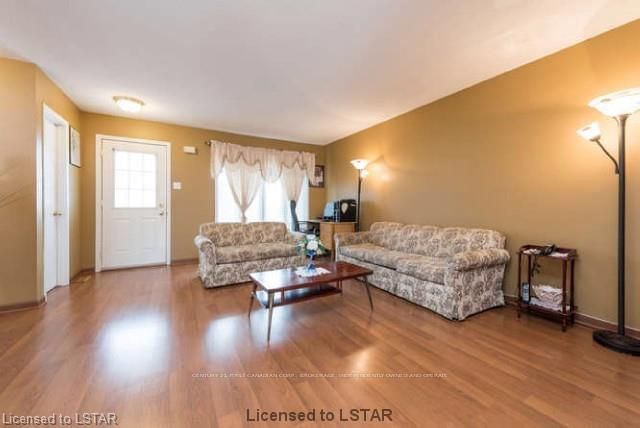 Listing Image 4