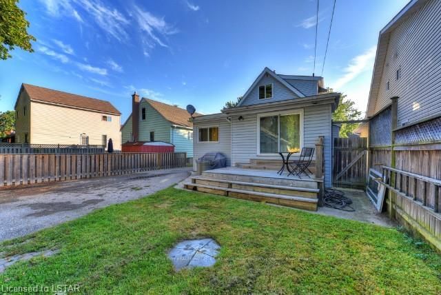 Listing Image 4