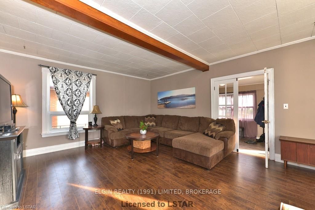 Listing Image 4