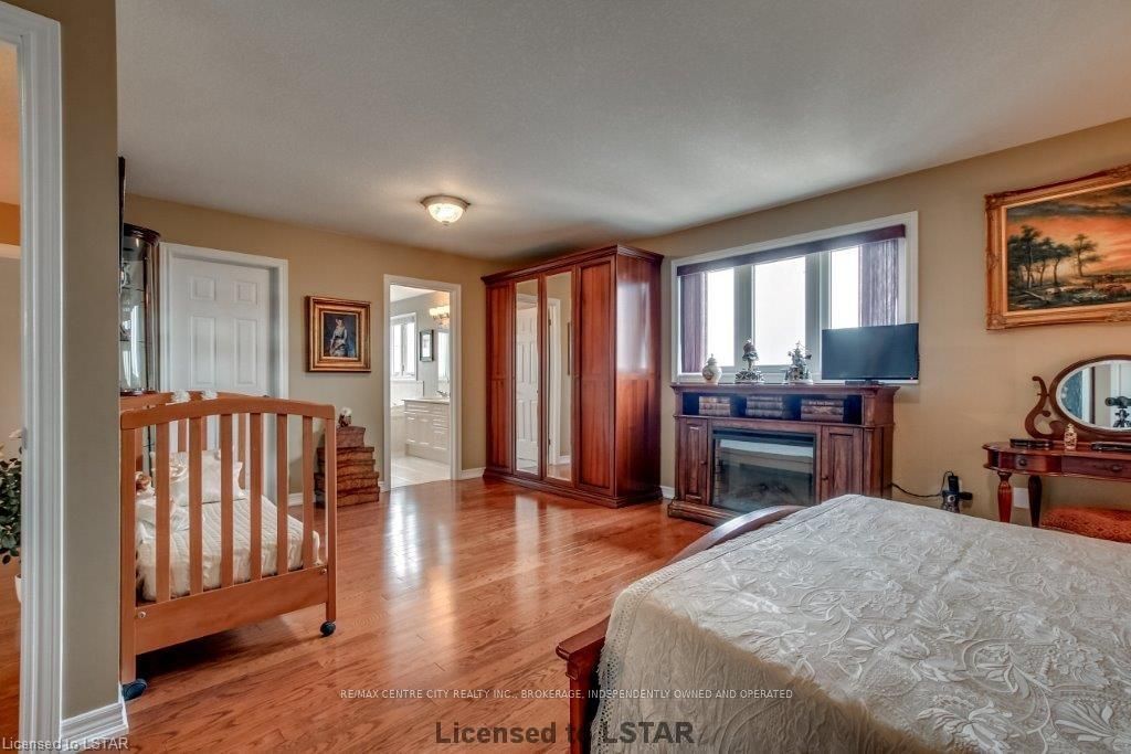 Listing Image 16