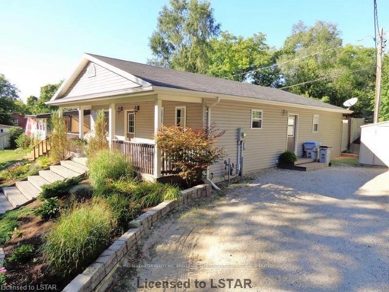 7652 Riverside Dr, Lambton Shores, N0M 2L0 | Image 2