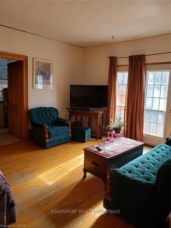Listing Image 4