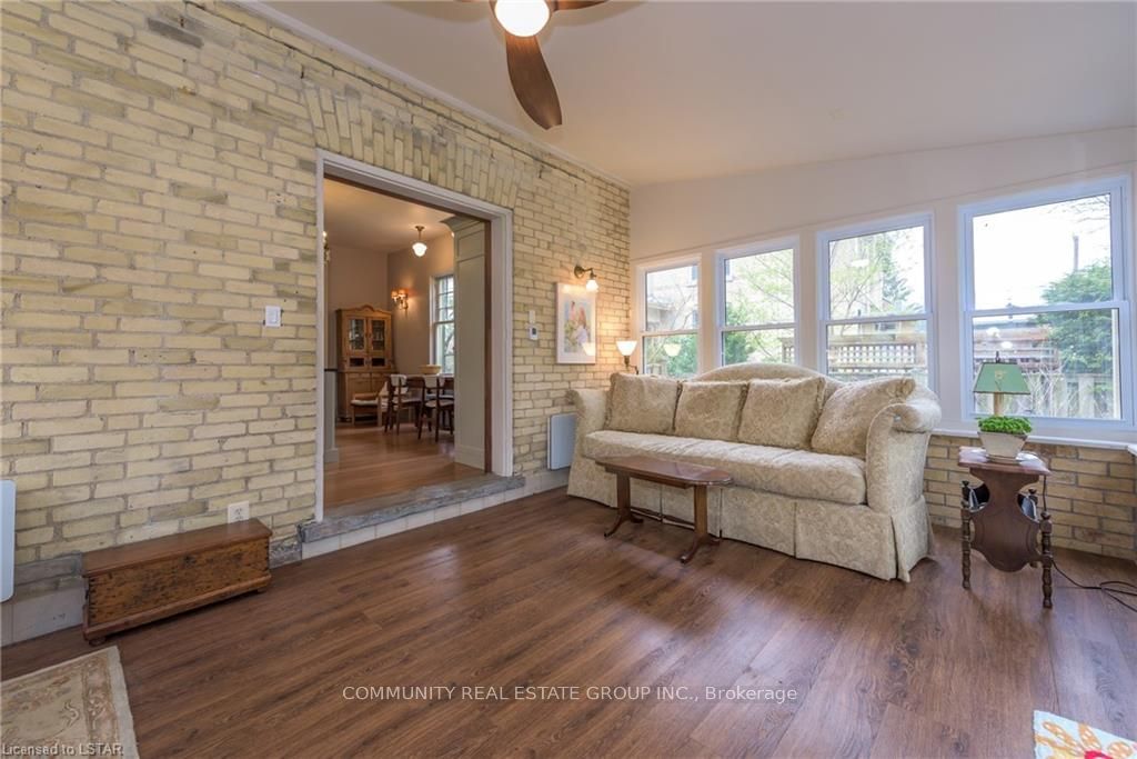 Listing Image 7