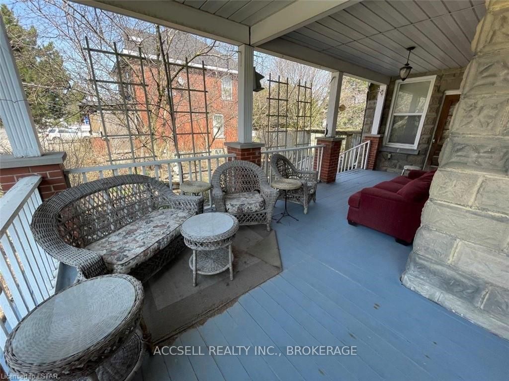 Listing Image 4