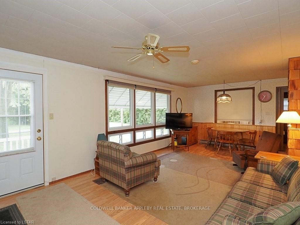 Listing Image 11