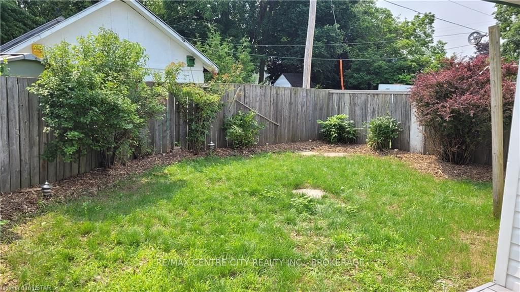 Listing Image 4