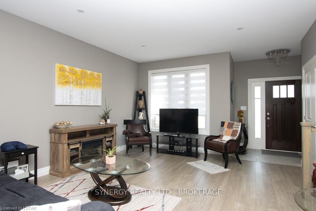 Listing Image 6