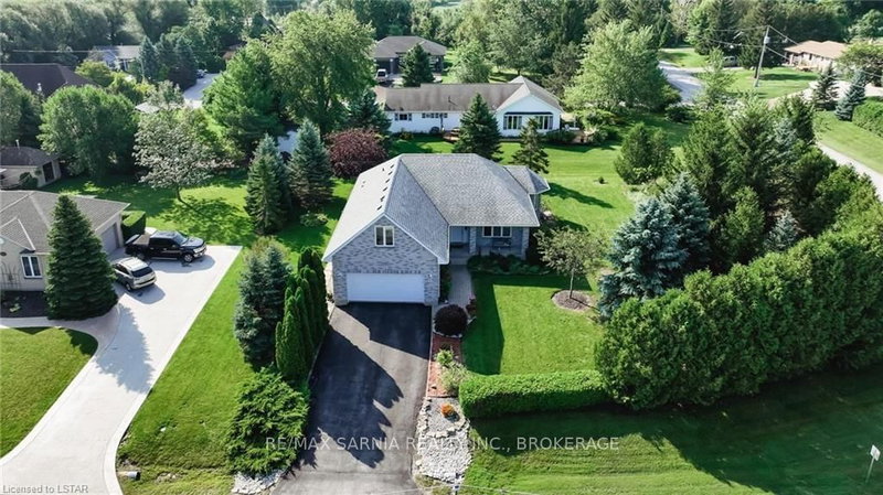 4335 Bluepoint Dr, Plympton-Wyoming, N0N 1J6 | Image 3