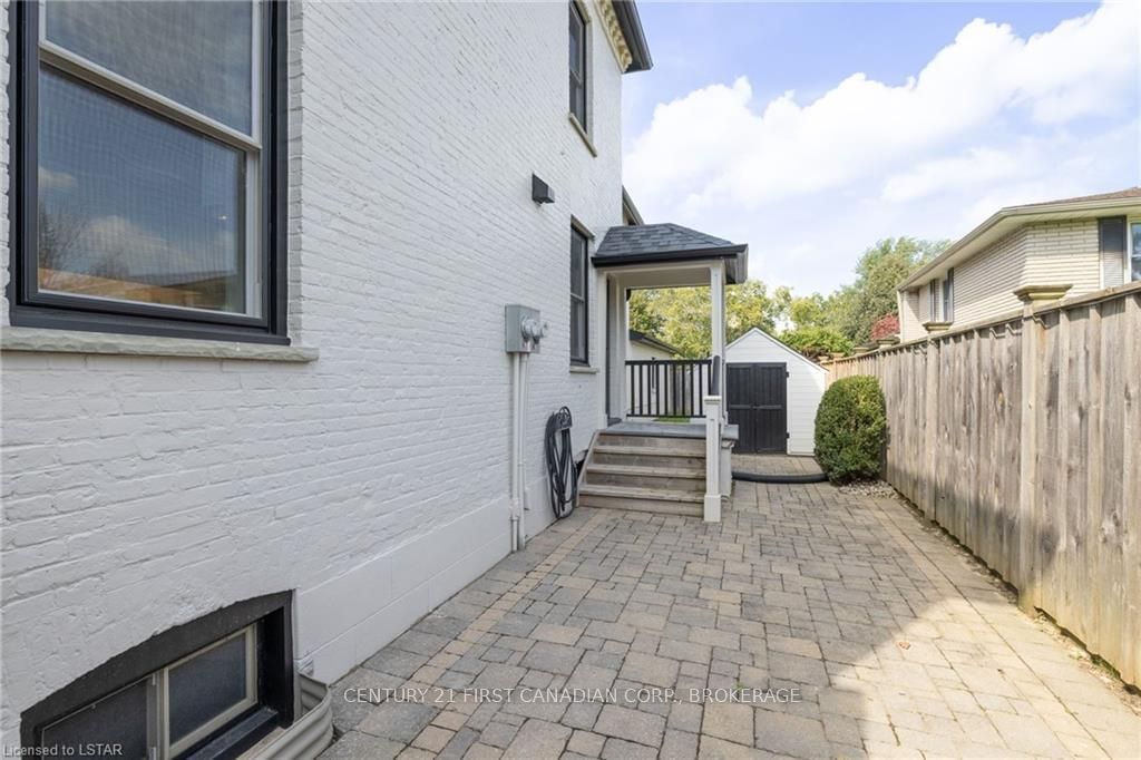 Listing Image 6