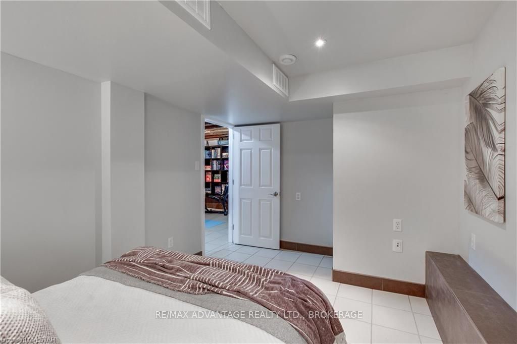 Listing Image 33