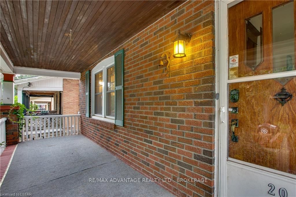 Listing Image 4