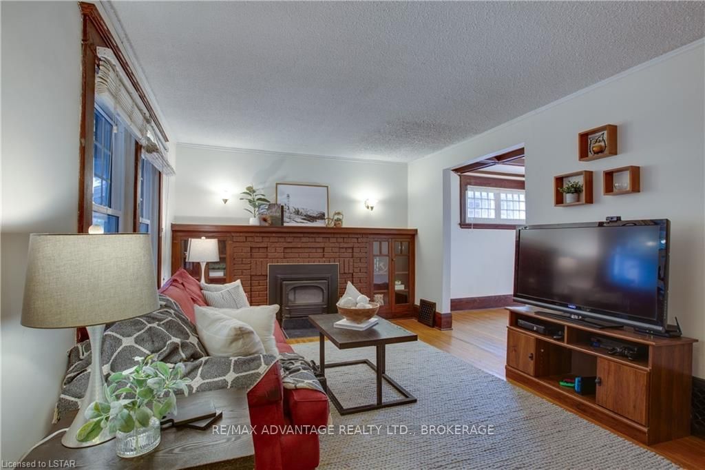 Listing Image 8