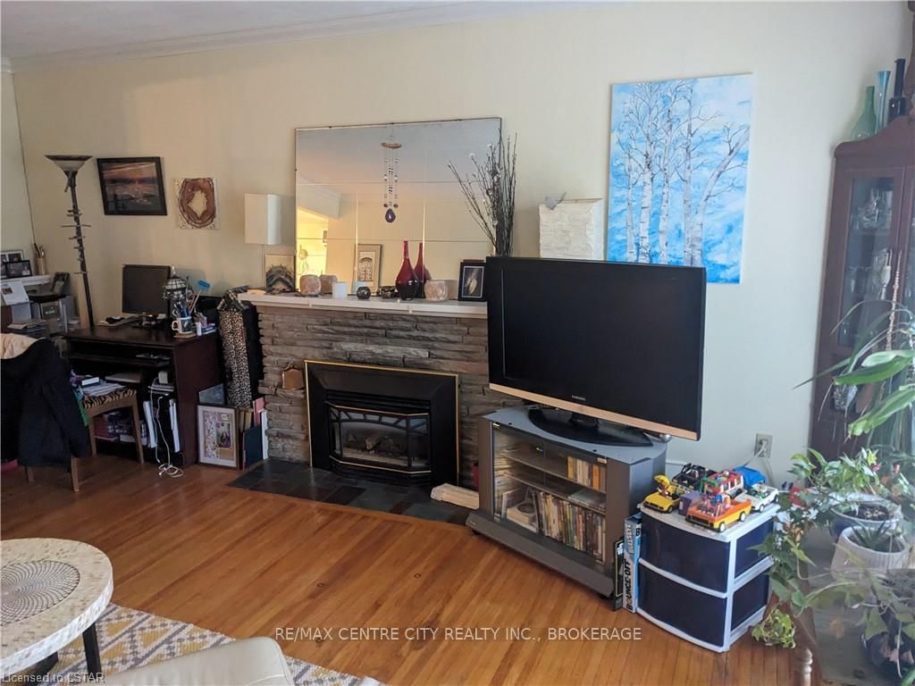 Listing Image 8