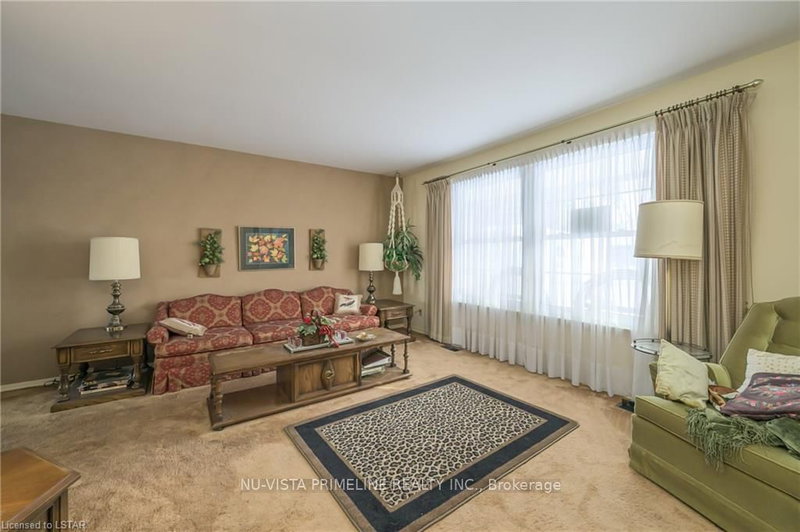 34 BENSON Cres, London North, N5X 2B2 | Image 2