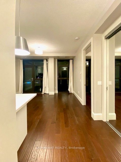 home for lease on 512-112 King Street E