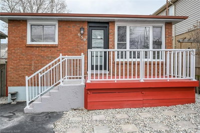 Detached House sold at 659 Upper Wellington Street, Hamilton, Ontario, L9A 3R2 - Centremount - MLS: X8019254
