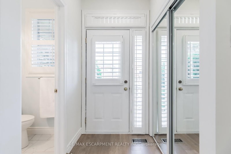 109 Peachwood Cres, Hamilton, L8E 5Z7 | Image 3