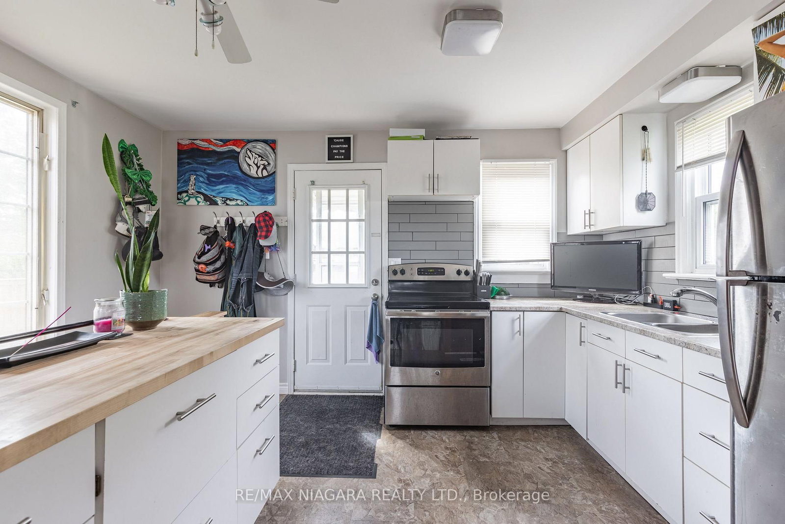 Listing Image 19