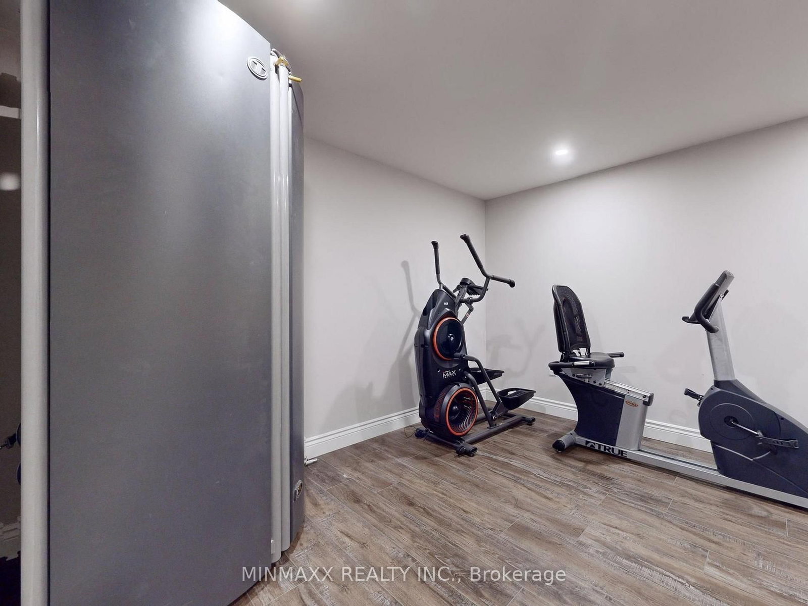 Listing Image 32