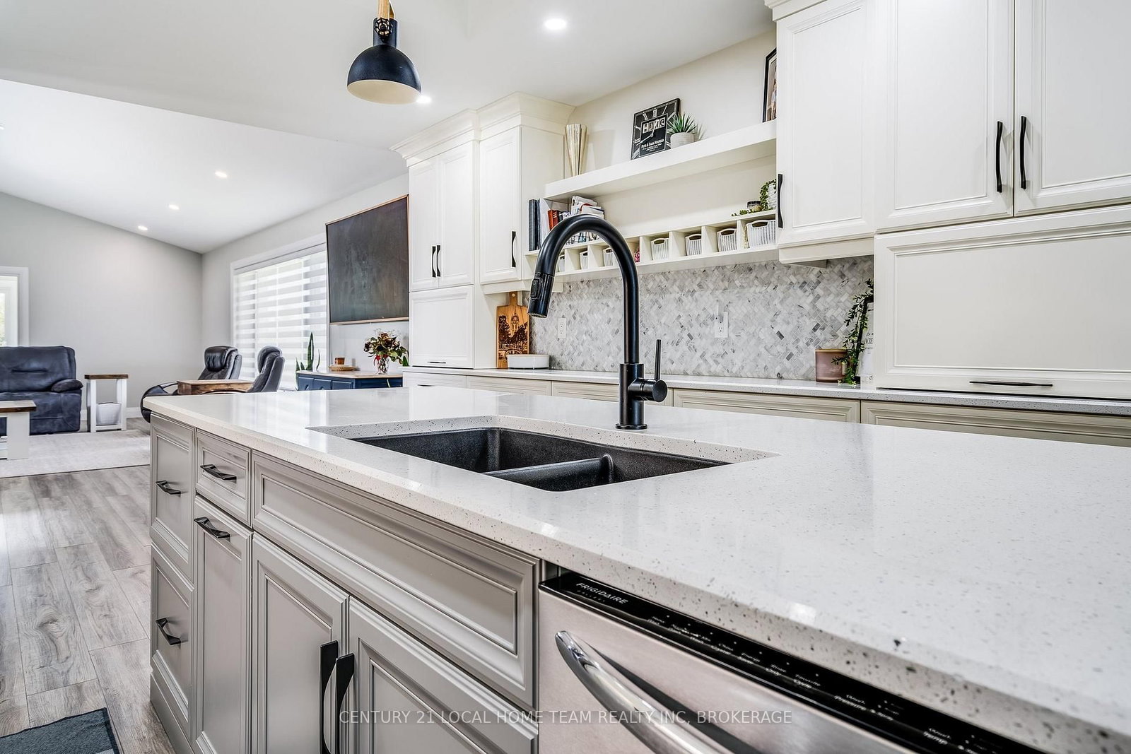Listing Image 10