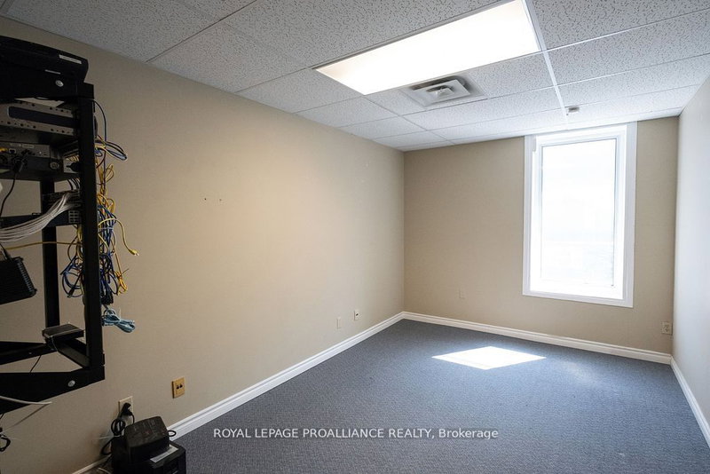 B - 354 Pinnacle St, Belleville, K8N 3B4 | Image 2