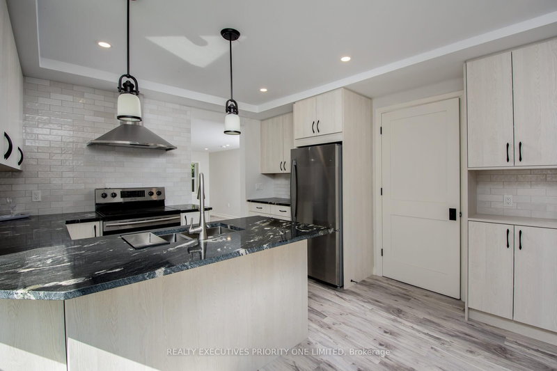 152 Main St W, Shelburne, L0N 1S3 | Image 2