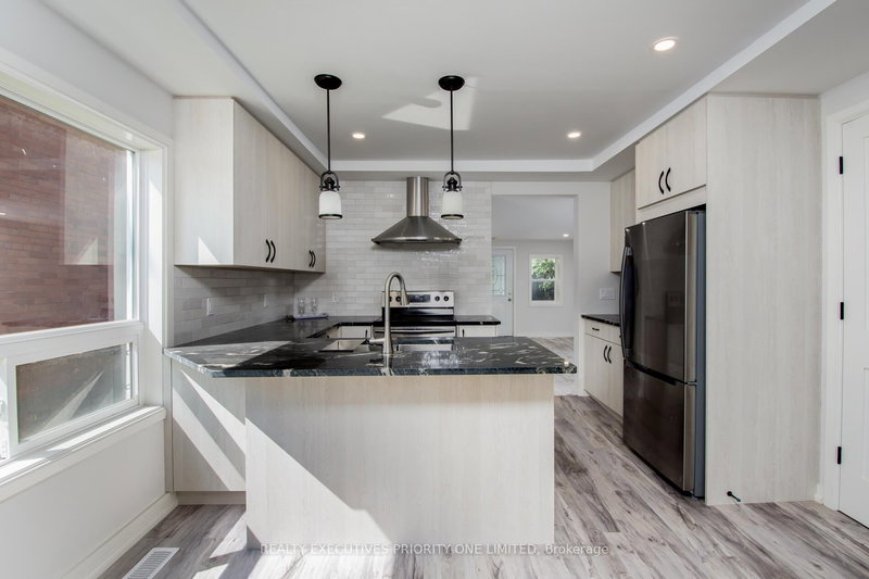 152 Main St W, Shelburne, L0N 1S3 | Image 3