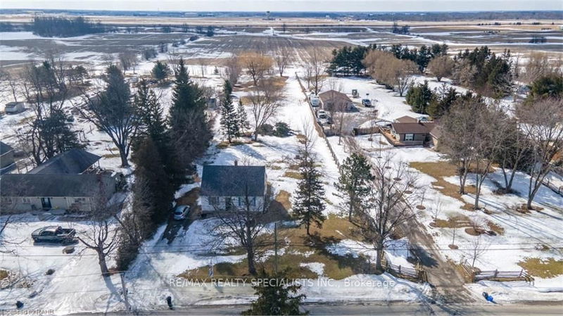 home for lease on 9697 Dickenson Road