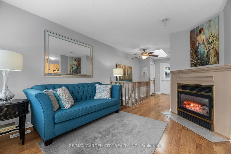 2 - 175 Fiddlers Green Rd, Hamilton, L9G 4X7 | Image 2