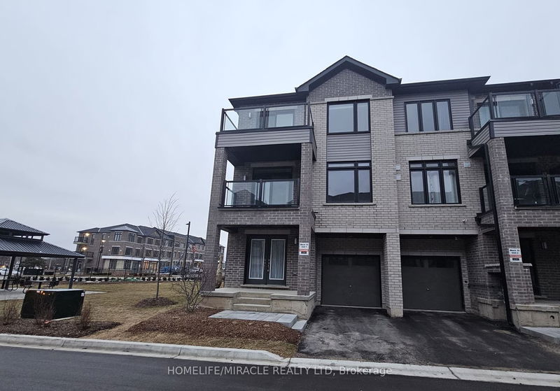 home for lease on 1001-585 Colborne Street