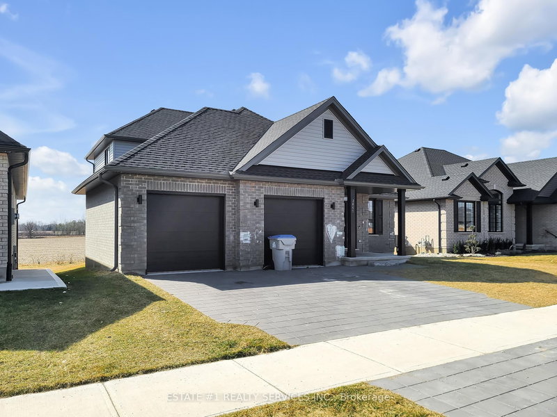 2047 Lockwood Cres, Strathroy-Caradoc, N0L 1W0 | Image 2