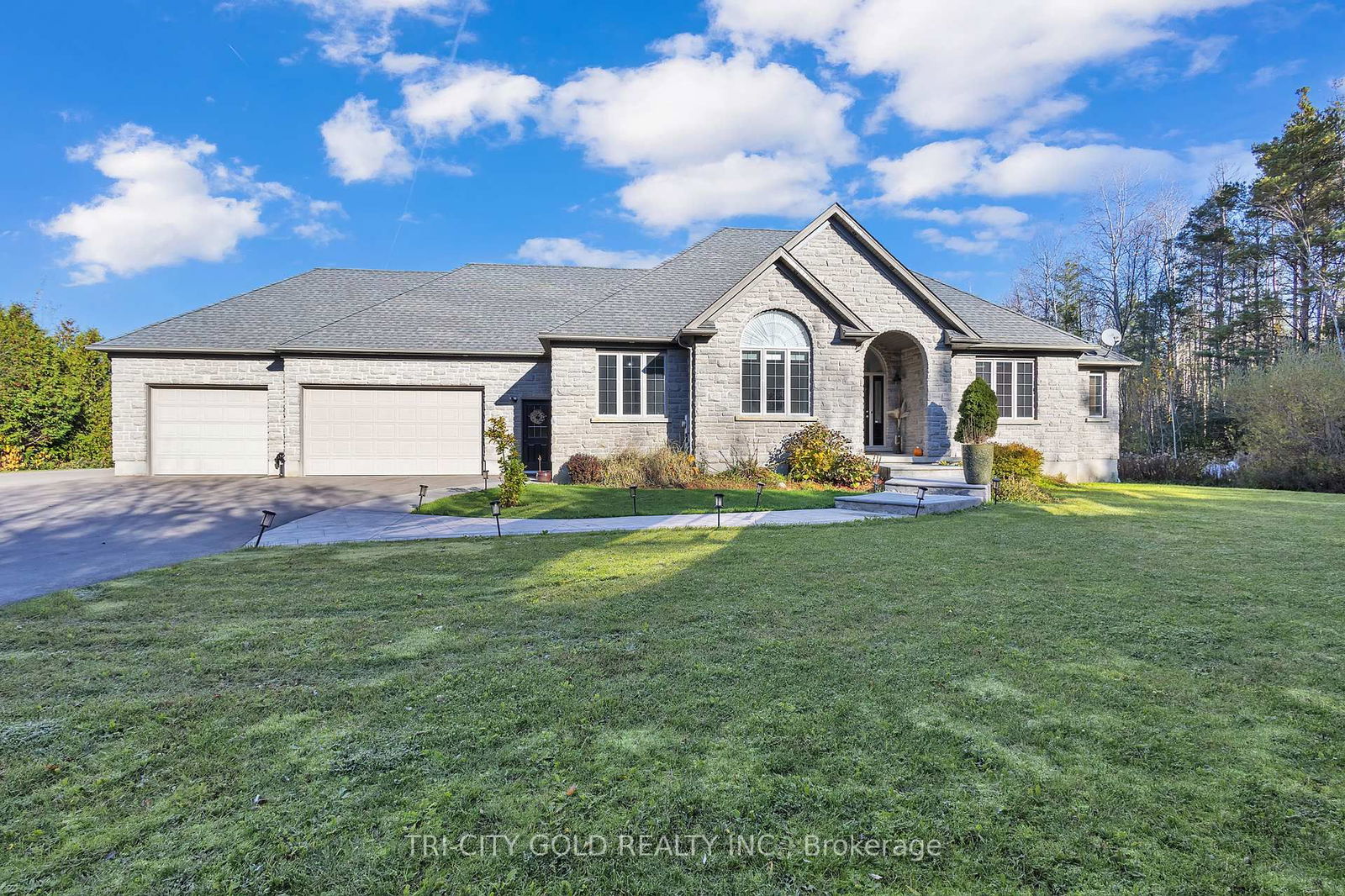 Detached House sold at 6892 Gore Road, Puslinch, Crieff/Aikensville/Killean, N0B 2J0 - MLS: X8043752