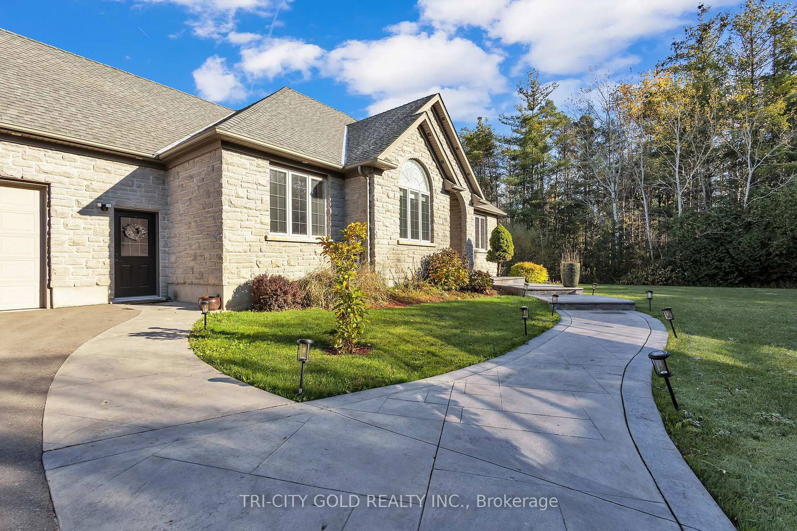 Detached House sold at 6892 Gore Road, Puslinch, Crieff/Aikensville/Killean, N0B 2J0 - MLS: X8043752
