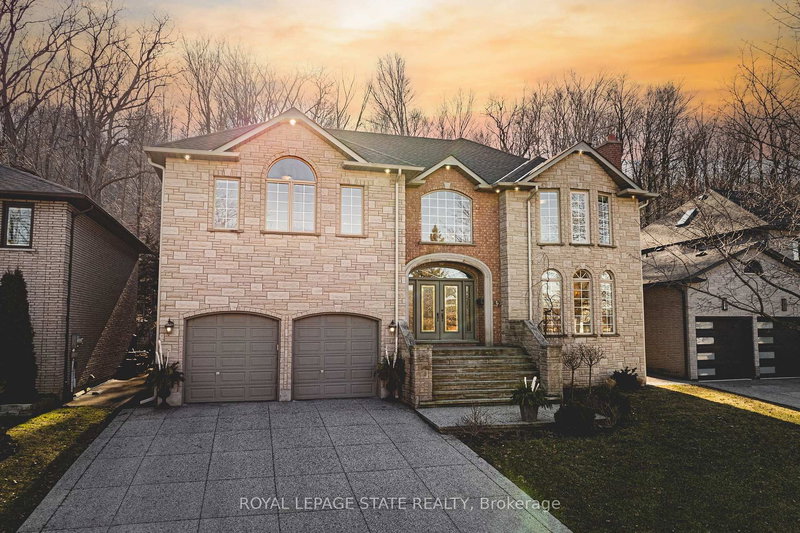 82 Maple Dr, Hamilton, L8G 3C2 | Image 2