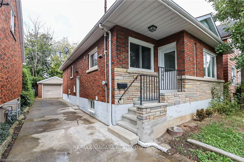 261 Vine St  St. Catharines, L2M 4T2 | Image 2