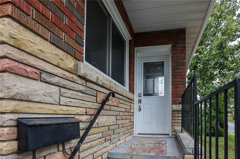 261 Vine St  St. Catharines, L2M 4T2 | Image 3