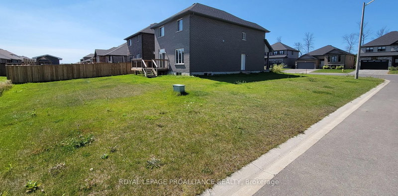 108 Ledgerock Crt, Quinte West, K8R 0A6 | Image 3