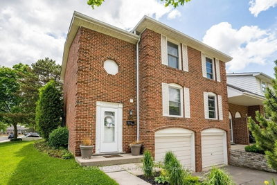 Townhouse sold at 1-85 Albright Road, Hamilton, Ontario, L8K 6H1 - Vincent - MLS: X8057106