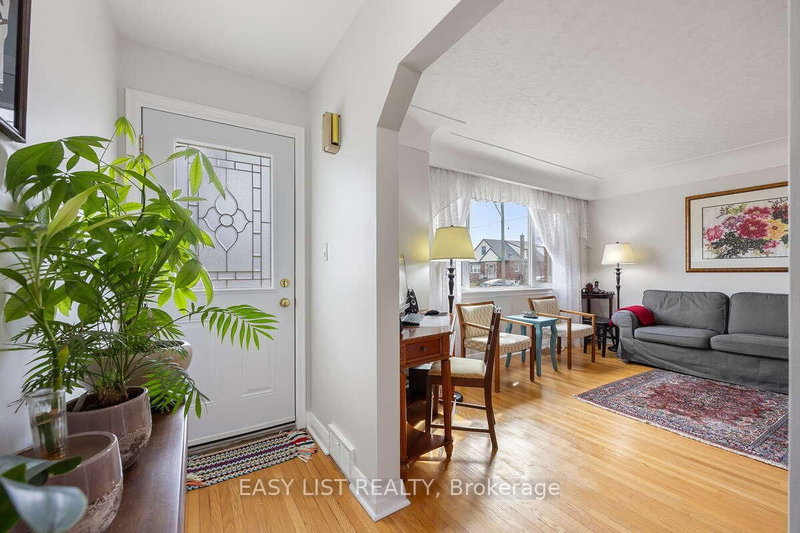 1 Bryant Crt, Hamilton, L8K 4A9 | Image 2