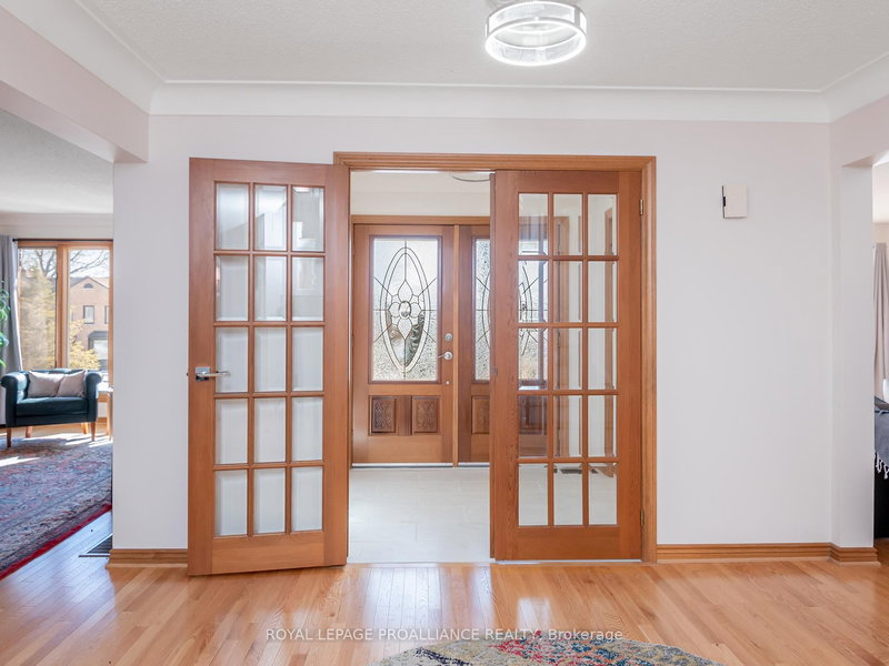 542 Rankin Cres, Kingston, K7M 7L4 | Image 3