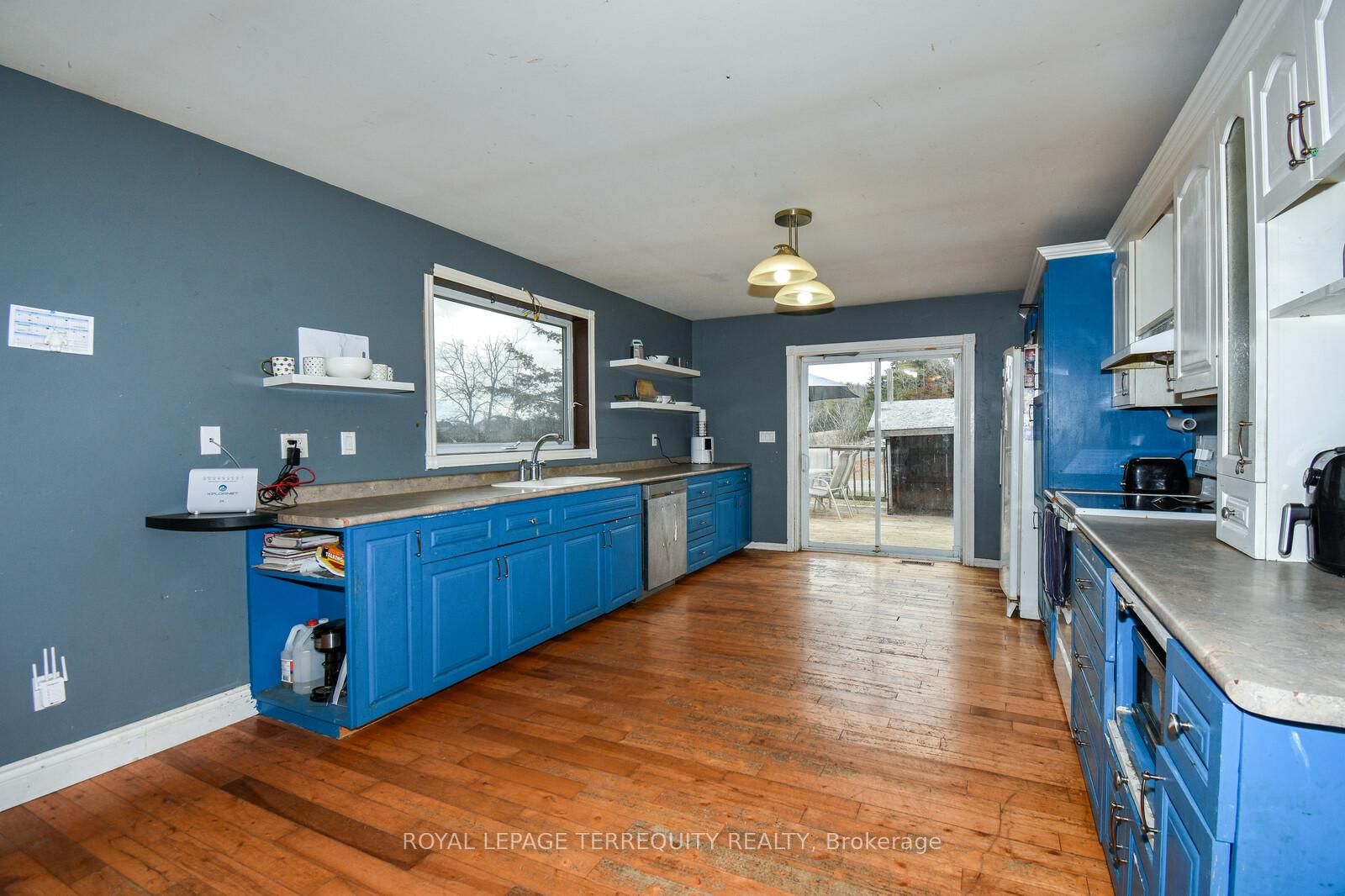 Listing Image 8