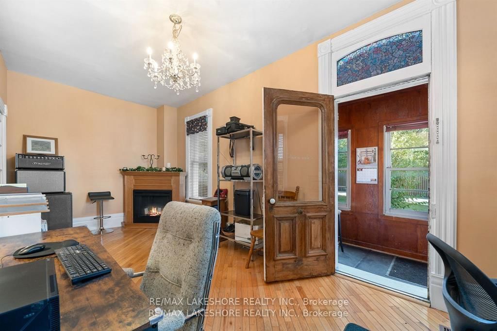 Listing Image 8