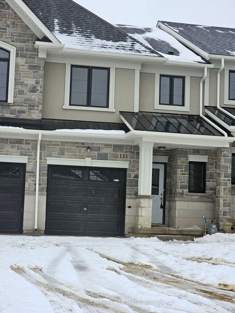 home for lease on 133 Aquasanta Crescent