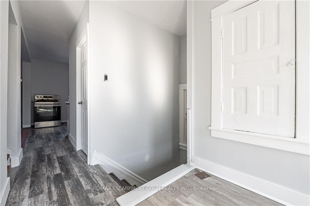 Semi-Detached House sold at 88 Fairholt Road, Hamilton, Stipley, L8M 2T7 - MLS: X8083780