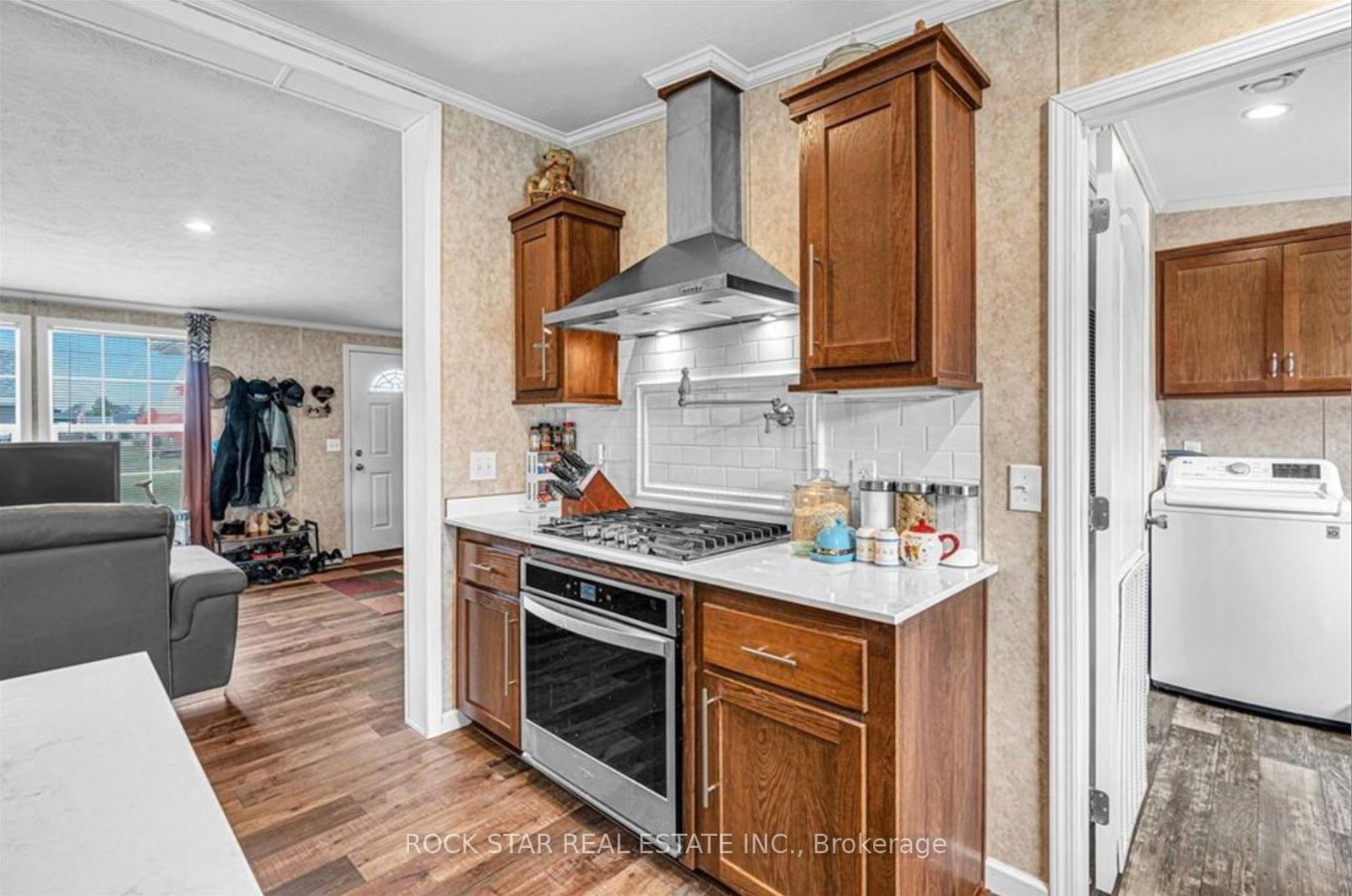 Listing Image 7